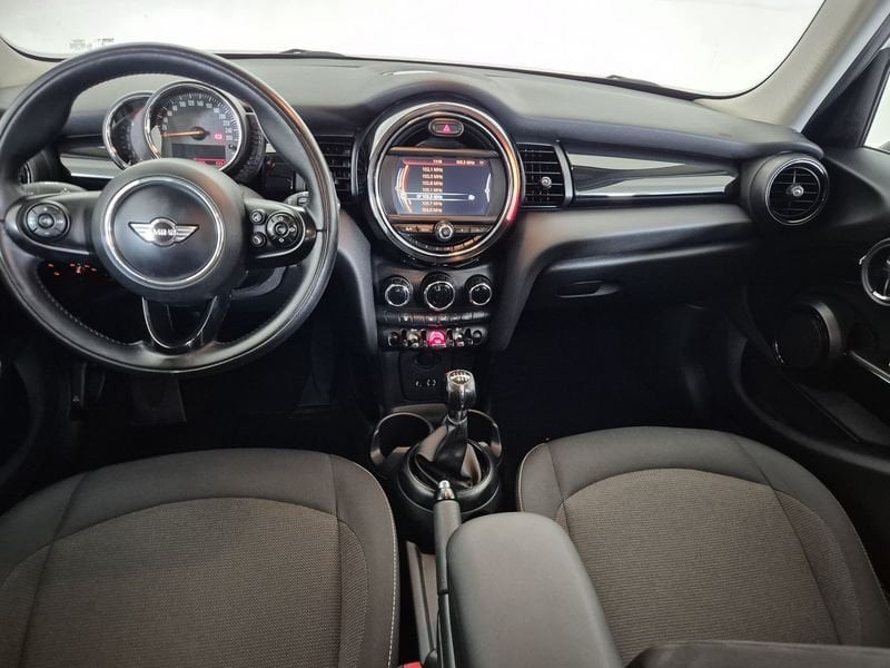 https://cdn-dk.caraffinity.it/dealer/datafiles/vehicle/images/800/1452/DJQ22UlOUgcmOZFq.jpg
