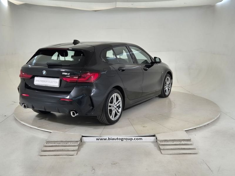 https://cdn-dk.caraffinity.it/dealer/datafiles/vehicle/images/800/1452/Dx8AIYCCzmftXRSN.jpg