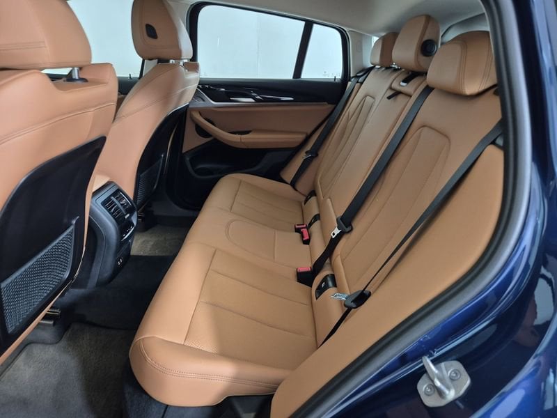 https://cdn-dk.caraffinity.it/dealer/datafiles/vehicle/images/800/1452/GsC7DsmuseidGfMJ.jpg
