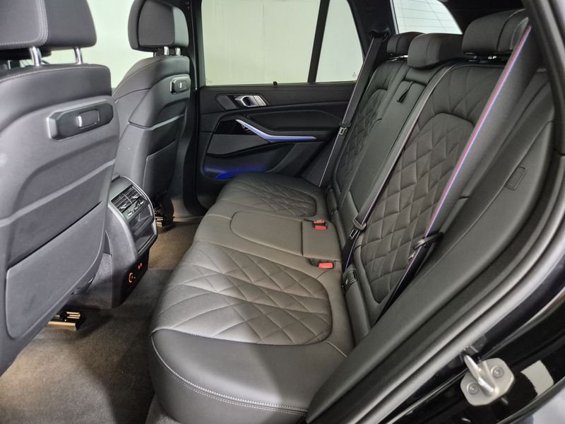 https://cdn-dk.caraffinity.it/dealer/datafiles/vehicle/images/800/1452/Hgn9x9KMU88om3DP.jpg
