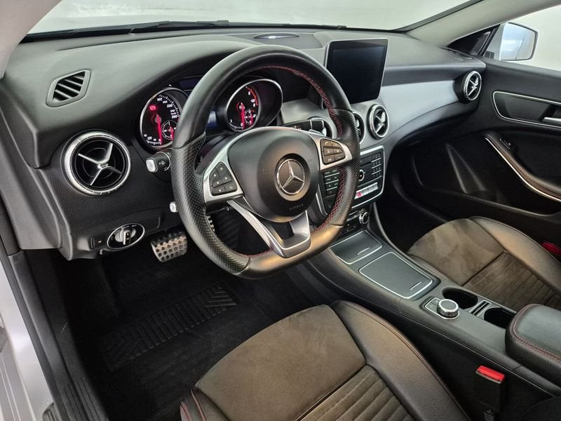 https://cdn-dk.caraffinity.it/dealer/datafiles/vehicle/images/800/1452/IP8iZhZ5J8feuqTy.jpg