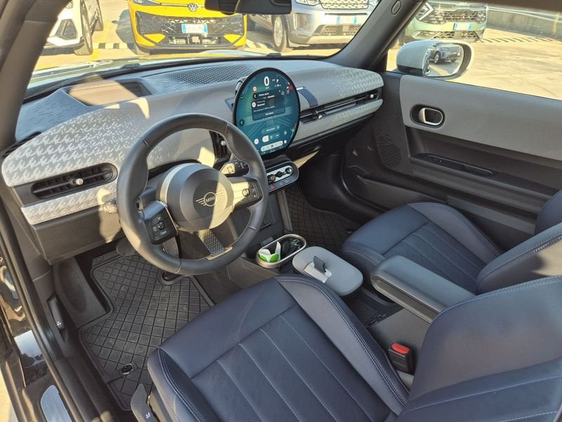 https://cdn-dk.caraffinity.it/dealer/datafiles/vehicle/images/800/1452/M7mj2akKvZCyR2vQ.jpg