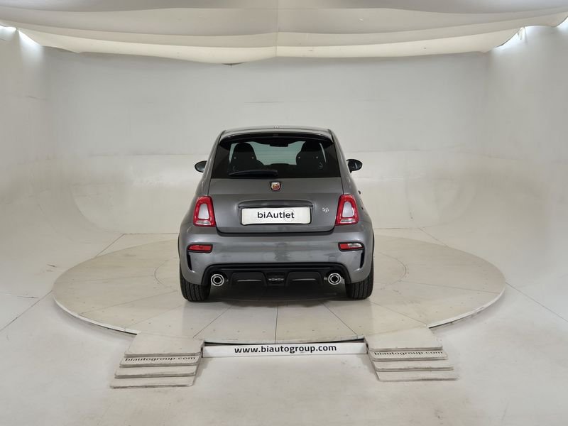 https://cdn-dk.caraffinity.it/dealer/datafiles/vehicle/images/800/1452/MpjBRRrtQ5Y3CMke.jpg