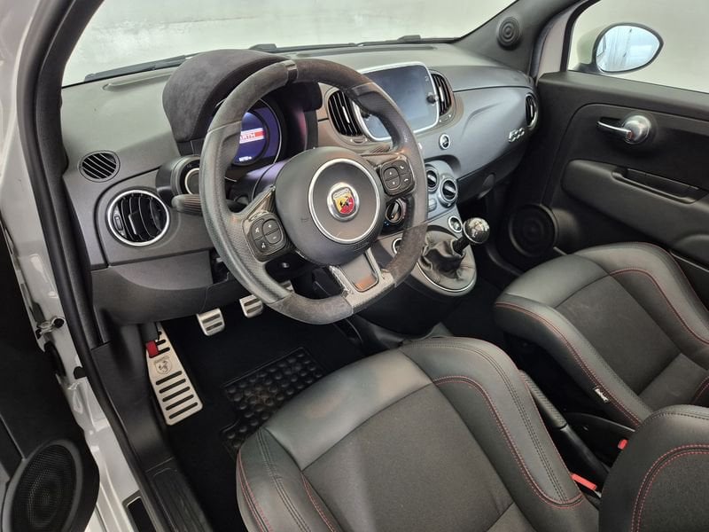 https://cdn-dk.caraffinity.it/dealer/datafiles/vehicle/images/800/1452/PO1uKLALJBeHnLA4.jpg