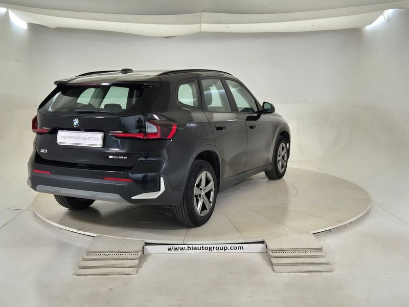 https://cdn-dk.caraffinity.it/dealer/datafiles/vehicle/images/800/1452/QscenfgAiqP1LlM7.jpg