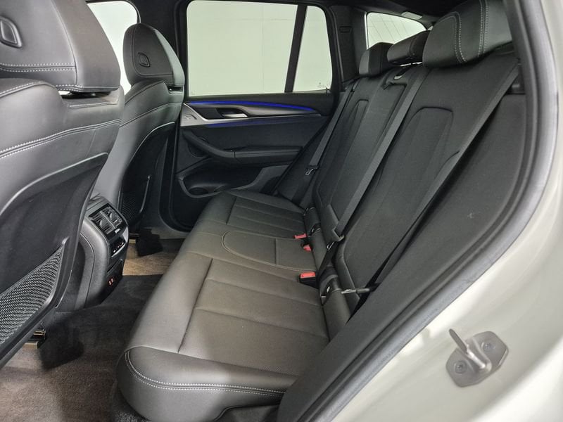 https://cdn-dk.caraffinity.it/dealer/datafiles/vehicle/images/800/1452/RBNCevLvdCasmEzn.jpg