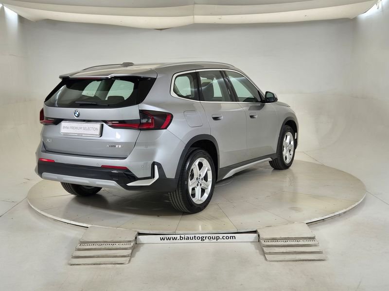 https://cdn-dk.caraffinity.it/dealer/datafiles/vehicle/images/800/1452/RMKiLw3W9HahGoJO.jpg
