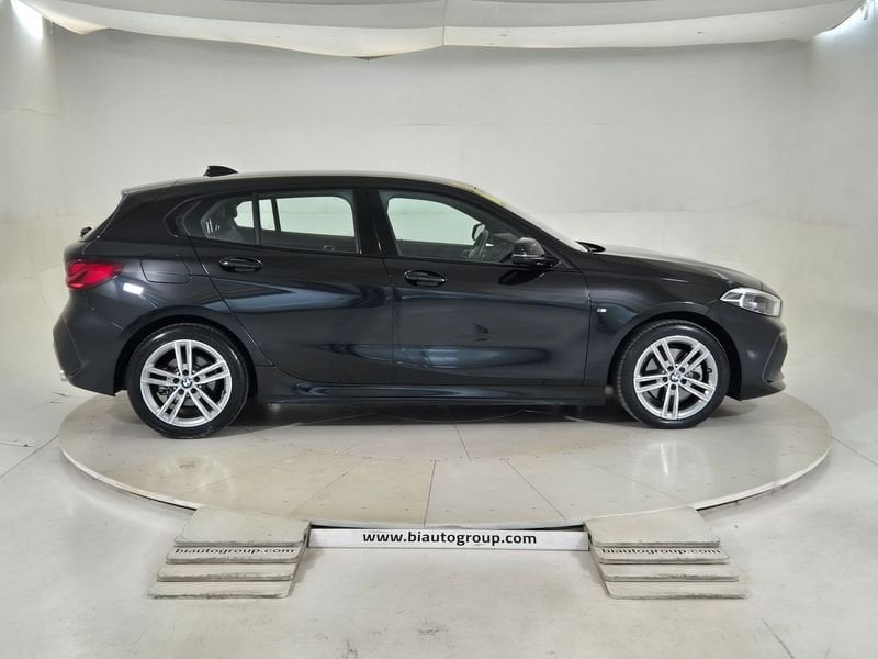 https://cdn-dk.caraffinity.it/dealer/datafiles/vehicle/images/800/1452/SLXeYylc8YPldetM.jpg