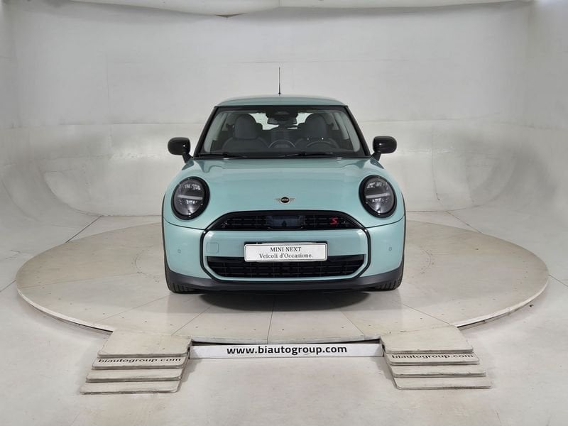https://cdn-dk.caraffinity.it/dealer/datafiles/vehicle/images/800/1452/UmnntxD958xae3Pb.jpg