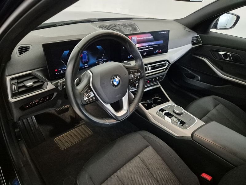 https://cdn-dk.caraffinity.it/dealer/datafiles/vehicle/images/800/1452/UxjxtqinYx3g2YYg.jpg