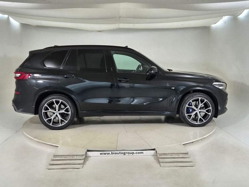 https://cdn-dk.caraffinity.it/dealer/datafiles/vehicle/images/800/1452/VHhYLLD1vb06S6Hf.jpg