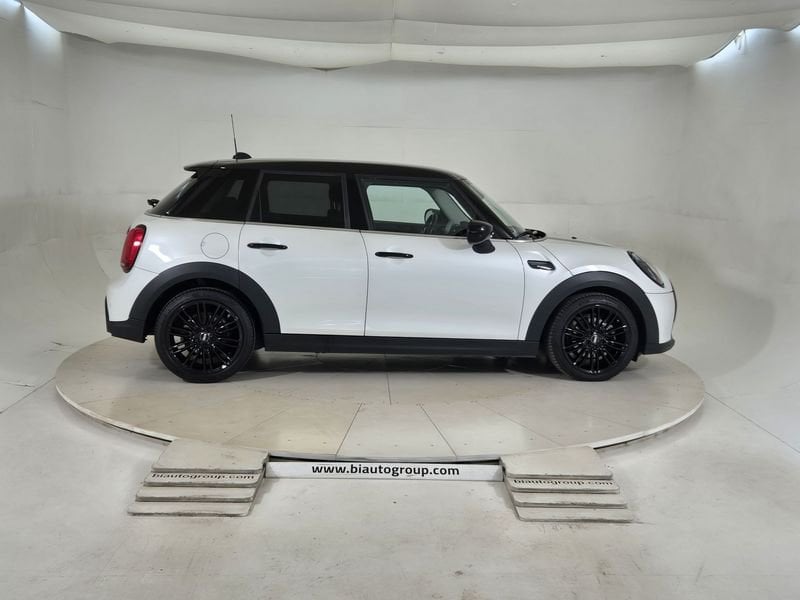 https://cdn-dk.caraffinity.it/dealer/datafiles/vehicle/images/800/1452/Y3wacNaJieDESAMl.jpg