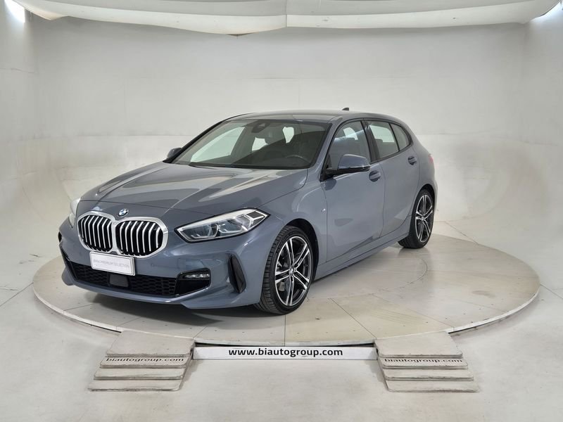 https://cdn-dk.caraffinity.it/dealer/datafiles/vehicle/images/800/1452/Z2h0rOinmLe5M46d.jpg?format=jpeg