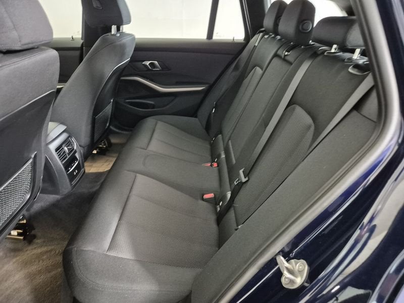 https://cdn-dk.caraffinity.it/dealer/datafiles/vehicle/images/800/1452/a6Ffr1C4WSHpPF7M.jpg