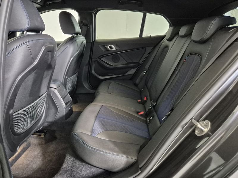 https://cdn-dk.caraffinity.it/dealer/datafiles/vehicle/images/800/1452/b8wkE1llQ6ksAGir.jpg