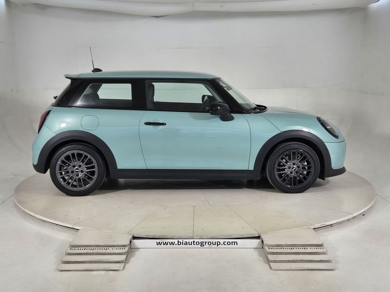 https://cdn-dk.caraffinity.it/dealer/datafiles/vehicle/images/800/1452/bl4kuybGgXLVI39t.jpg