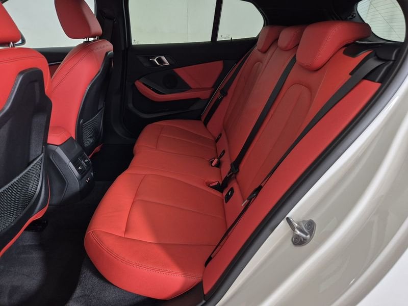 https://cdn-dk.caraffinity.it/dealer/datafiles/vehicle/images/800/1452/d9KNLy7xqwGtpFg7.jpg
