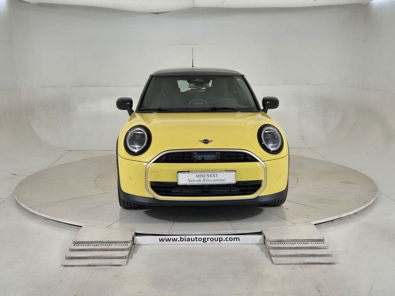 https://cdn-dk.caraffinity.it/dealer/datafiles/vehicle/images/800/1452/dsH9mgrsD8zD5KqU.jpg