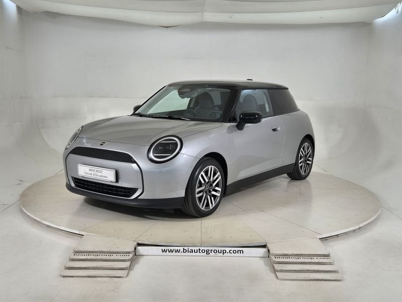 https://cdn-dk.caraffinity.it/dealer/datafiles/vehicle/images/800/1452/eZnSSN3bwe9hFWiO.jpg?format=jpeg