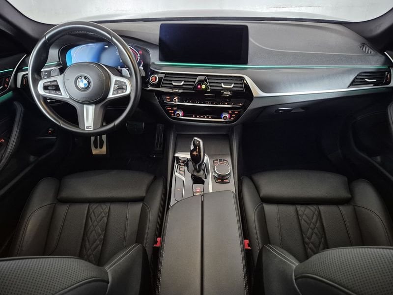 https://cdn-dk.caraffinity.it/dealer/datafiles/vehicle/images/800/1452/f0WtnuKQQTQagt7R.jpg