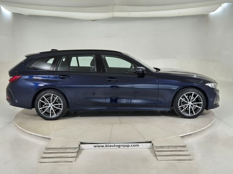 https://cdn-dk.caraffinity.it/dealer/datafiles/vehicle/images/800/1452/gomG9aRD1hOYHZZ0.jpg