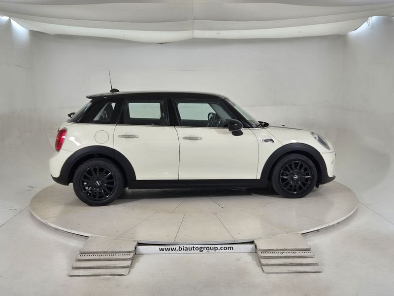 https://cdn-dk.caraffinity.it/dealer/datafiles/vehicle/images/800/1452/h1JomlrbCX2WIKE5.jpg