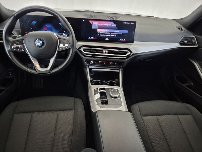 https://cdn-dk.caraffinity.it/dealer/datafiles/vehicle/images/800/1452/h9wGW3g49uG6FnlP.jpg