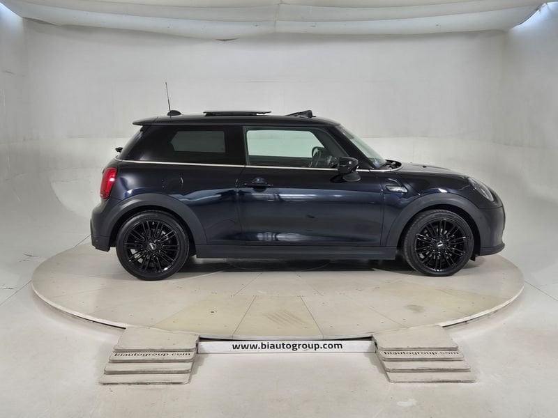 https://cdn-dk.caraffinity.it/dealer/datafiles/vehicle/images/800/1452/lYyD9ngQ83zOW3yR.jpg