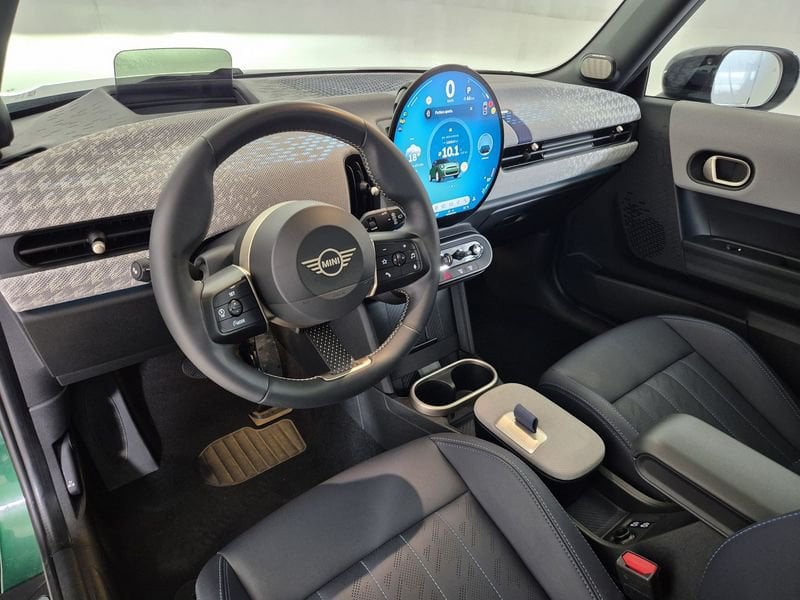 https://cdn-dk.caraffinity.it/dealer/datafiles/vehicle/images/800/1452/mHUbee971UA2DGXv.jpg