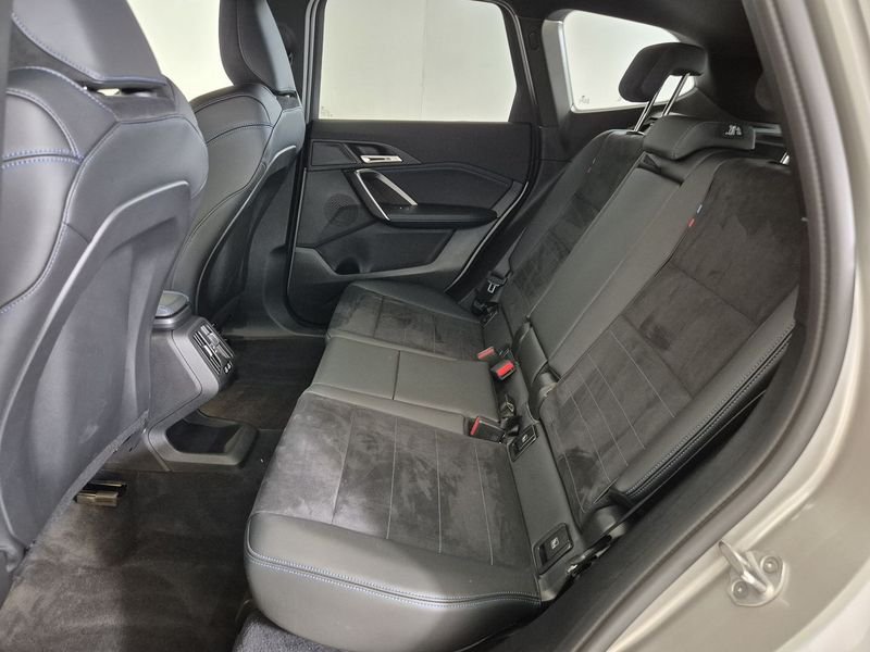https://cdn-dk.caraffinity.it/dealer/datafiles/vehicle/images/800/1452/oeoLfY7BSxKqjxwg.jpg
