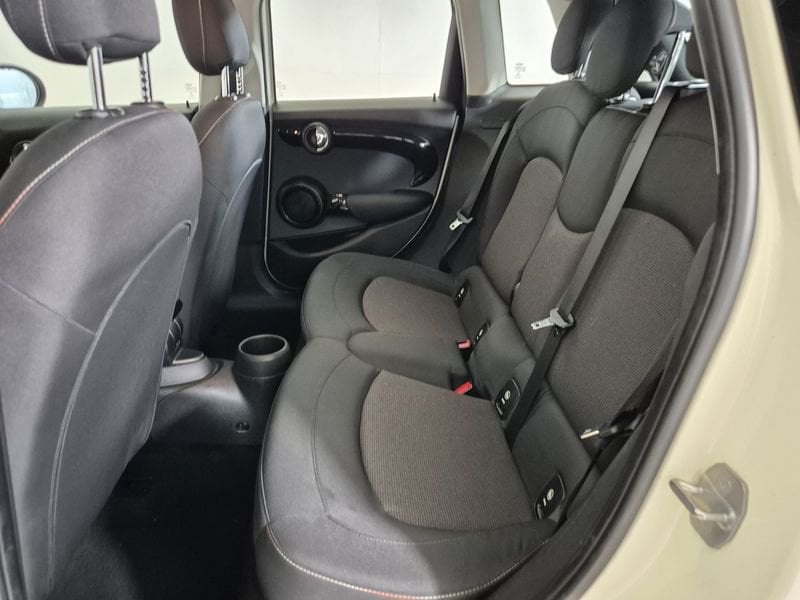 https://cdn-dk.caraffinity.it/dealer/datafiles/vehicle/images/800/1452/pIuakkHclTVupzY3.jpg