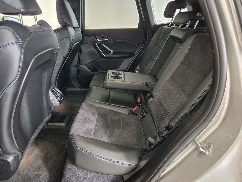 https://cdn-dk.caraffinity.it/dealer/datafiles/vehicle/images/800/1452/pUO9G8oeLuHXIH7e.jpg