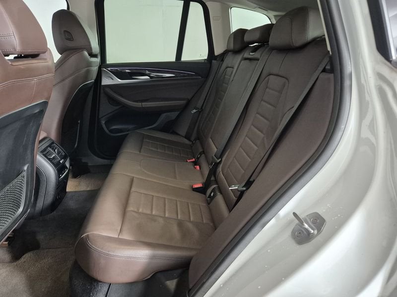 https://cdn-dk.caraffinity.it/dealer/datafiles/vehicle/images/800/1452/pnhLQdHJGyJ21dYn.jpg