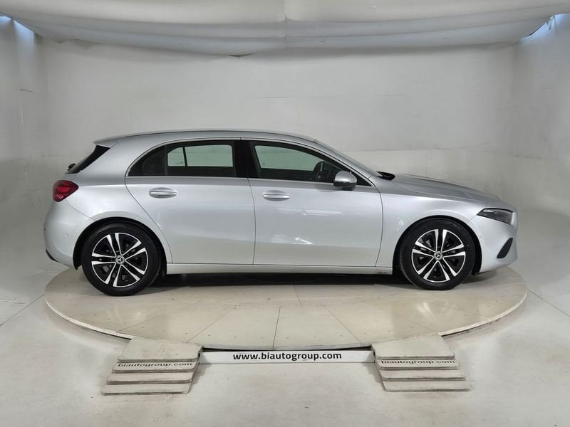 https://cdn-dk.caraffinity.it/dealer/datafiles/vehicle/images/800/1452/s233JeTzAPTbdTKQ.jpg