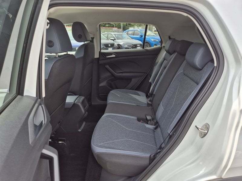 https://cdn-dk.caraffinity.it/dealer/datafiles/vehicle/images/800/1452/smSR9kLwE7eisGkb.jpg