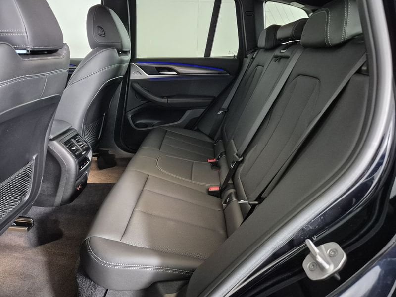 https://cdn-dk.caraffinity.it/dealer/datafiles/vehicle/images/800/1452/sxeTUQdFdJfiyeqV.jpg