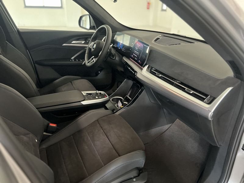 https://cdn-dk.caraffinity.it/dealer/datafiles/vehicle/images/800/1452/tQIyM65LFgNUsHYn.jpeg