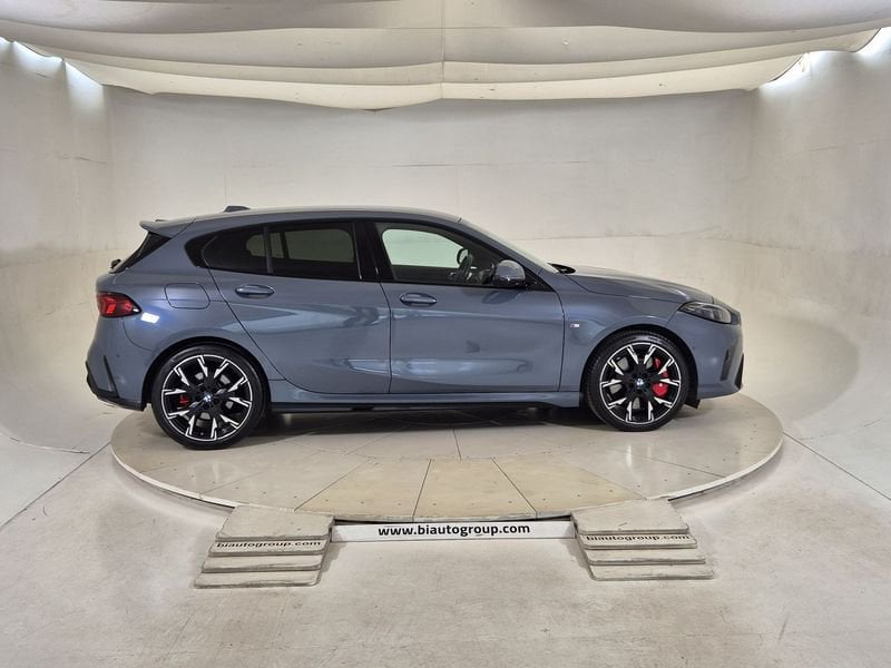 https://cdn-dk.caraffinity.it/dealer/datafiles/vehicle/images/800/1452/vleqFfDnHEGeAF4V.jpg