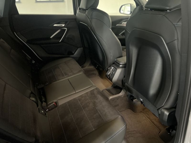 https://cdn-dk.caraffinity.it/dealer/datafiles/vehicle/images/800/1452/w6IEtVtzS8L2Jt2Y.jpeg