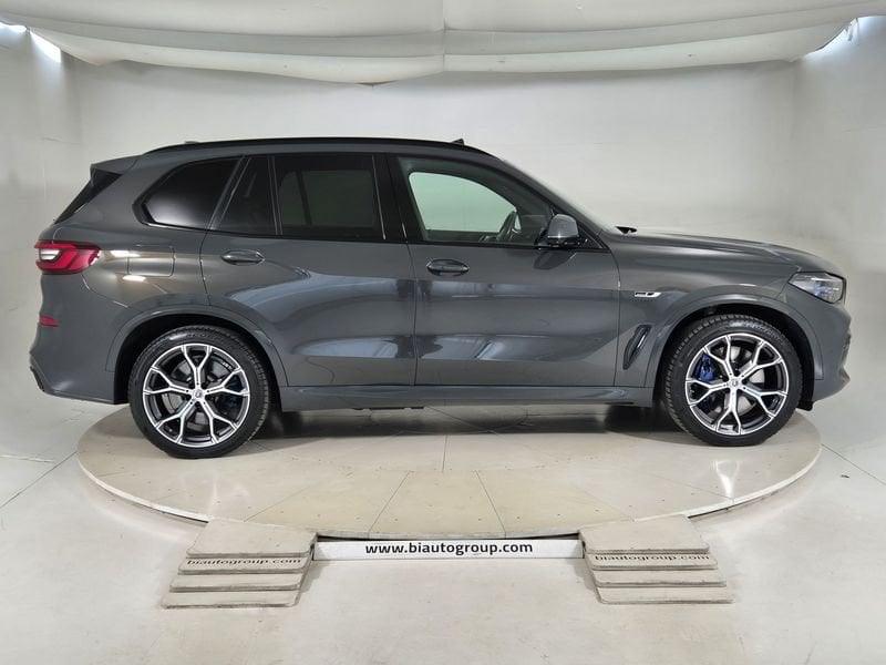 https://cdn-dk.caraffinity.it/dealer/datafiles/vehicle/images/800/1452/wngAHR0mR77I8bGL.jpg
