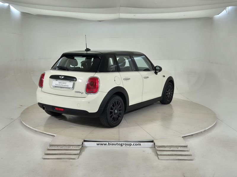 https://cdn-dk.caraffinity.it/dealer/datafiles/vehicle/images/800/1452/xYQRIgZ6Xd7iLplq.jpg