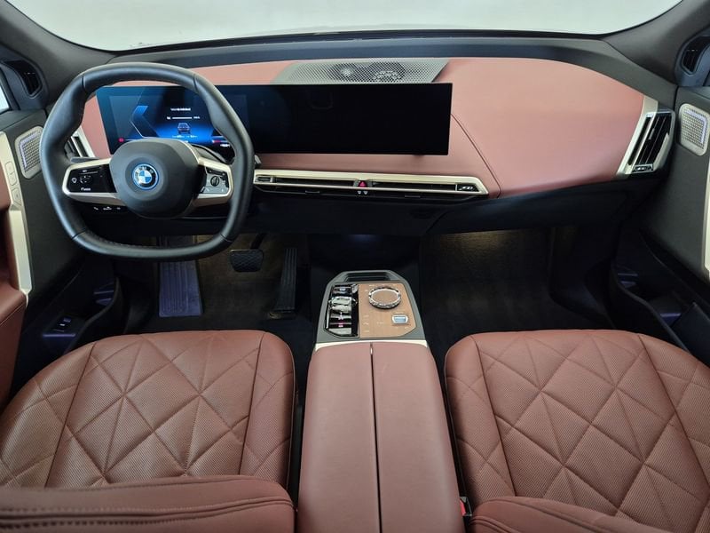 https://cdn-dk.caraffinity.it/dealer/datafiles/vehicle/images/800/1452/y01bWMb9goBHMfxN.jpg