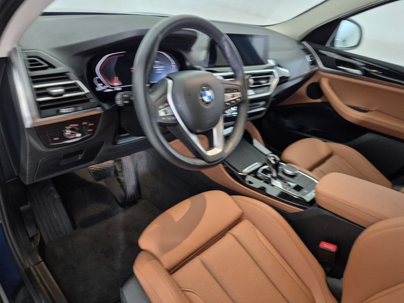 https://cdn-dk.caraffinity.it/dealer/datafiles/vehicle/images/800/1452/z2q3IHFtap6I1zkd.jpg