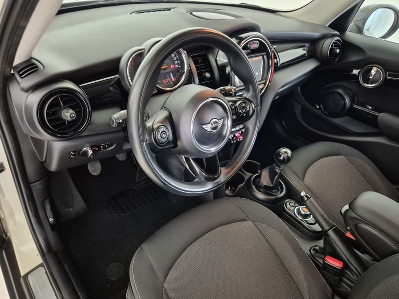 https://cdn-dk.caraffinity.it/dealer/datafiles/vehicle/images/800/1452/z7iTHJswNjX4JsZE.jpg