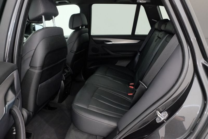 https://cdn-dk.caraffinity.it/dealer/datafiles/vehicle/images/800/1452/zGbaMoAdJLfN8a0S.JPG