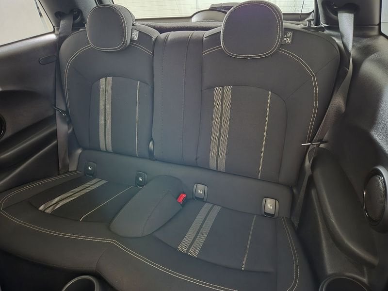 https://cdn-dk.caraffinity.it/dealer/datafiles/vehicle/images/800/1453/0rvO4MRZxt9BDEi9.jpg