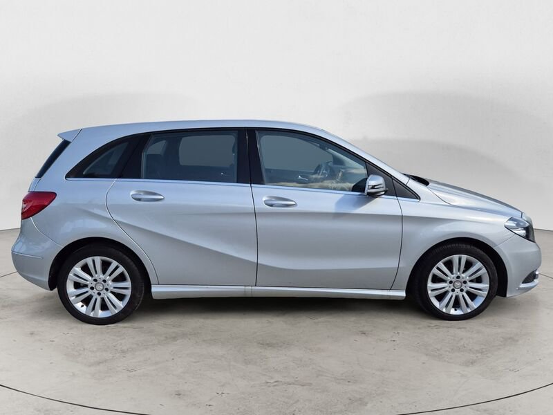 https://cdn-dk.caraffinity.it/dealer/datafiles/vehicle/images/800/1453/3JEVvGepkHxT80WX.jpg
