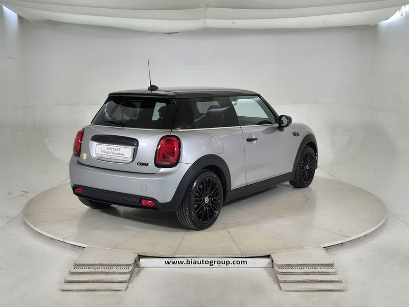 https://cdn-dk.caraffinity.it/dealer/datafiles/vehicle/images/800/1453/Et6Ry6Vxz9dUIck9.jpg