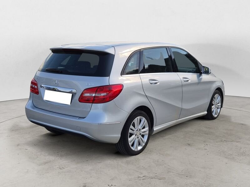 https://cdn-dk.caraffinity.it/dealer/datafiles/vehicle/images/800/1453/cgiCTuwHwsDwJVue.jpg