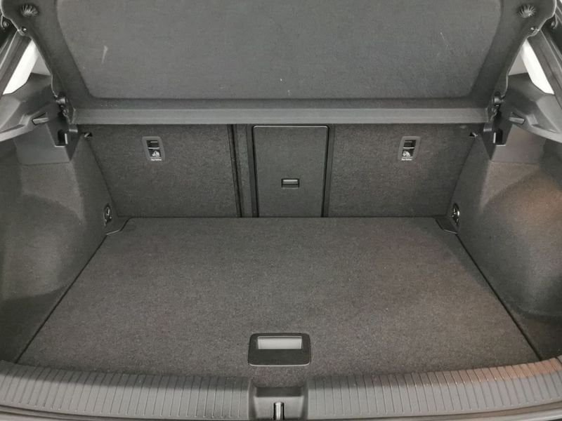 https://cdn-dk.caraffinity.it/dealer/datafiles/vehicle/images/800/32618/0g6z4wPELyeRvlUw.jpeg